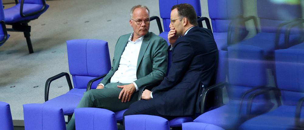 Auf weiter Flur allein? Jens Spahn (r.) und Matthias Miersch müssen eine neue Richterkandidatin finden.