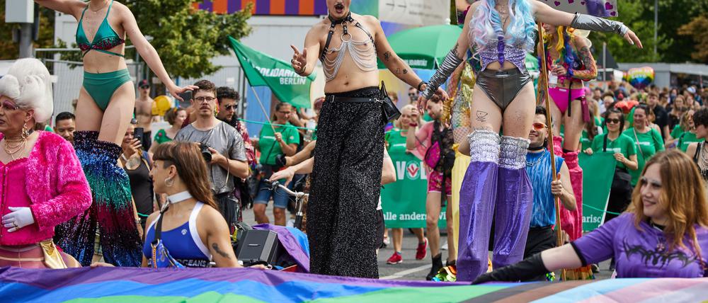 Die Veranstalter der CSD-Parade fordern einen besseren Kampf gegen Hasskriminalität. (Archivfoto)