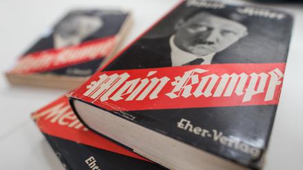 Adolf Hitlers  Schrift „Mein Kampf“ im Institut für Zeitgeschichte in München.