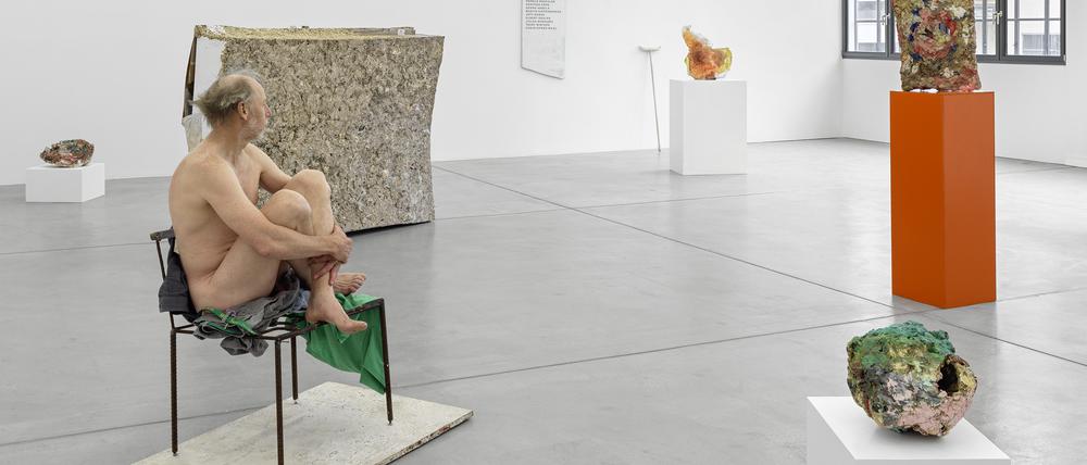 Die frühen Arbeiten von Franz West sind nicht mehr wie vom Künstler gewünscht zu benutzen. Eine Ausnahme ist die Performance in der Galerie Eva Presenhuber.