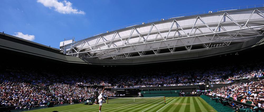 In der Sonne sind es mehr als 30 Grad auf dem Centre Court.