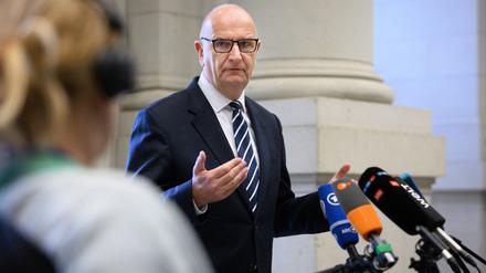 Brandenburgs Ministerpräsident Dietmar Woidke (SPD) hält eine größere Entlastung durch den Bund bei der Zahlung von DDR-Sonderrenten für notwendig.