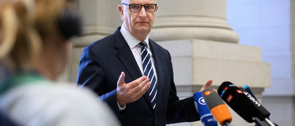 Brandenburgs Ministerpräsident Dietmar Woidke (SPD) hält eine größere Entlastung durch den Bund bei der Zahlung von DDR-Sonderrenten für notwendig.