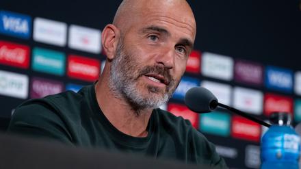 Chelsea-Trainer Enzo Maresca bei der Pressekonferenz vor dem Finale.