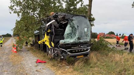 Nach ersten Erkenntnissen hatte der Busfahrer gesundheitliche Probleme. 
