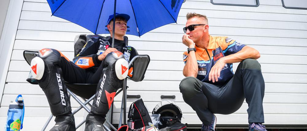 Nachwuchstalent Fynn Kratochwil mit Förderer Dirk Heidolf