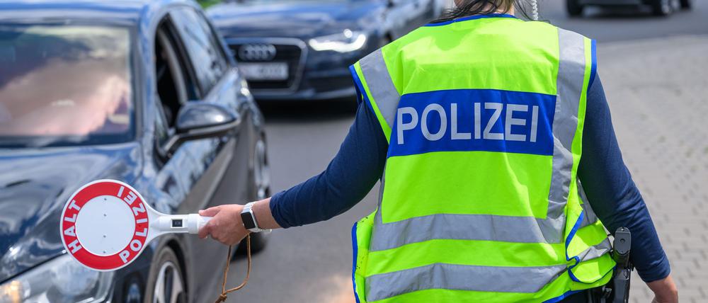 Die Gewerkschaft der Polizei (GdP) will weniger Staus durch mehr mobile Kontrollen ermöglichen. (Archivbild)