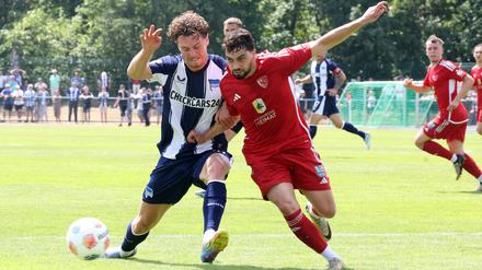 Linus Gechter (links, hier im Testspiel gegen Ludwigsfelde) musste zu Beginn des Trainingslagers kürzer treten. 