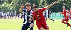 Linus Gechter (links, hier im Testspiel gegen Ludwigsfelde) musste zu Beginn des Trainingslagers kürzer treten. 