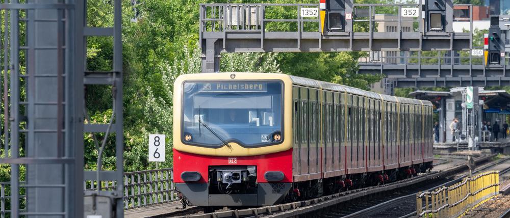Am Samstagmorgen meldete die Berliner S-Bahn für die S1 und S7 Probleme. (Archivbild)