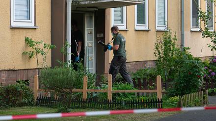  Die Polizei Dormagen fand am Freitagnachmittag in einer Wohnung eine 37-jährige Tote.