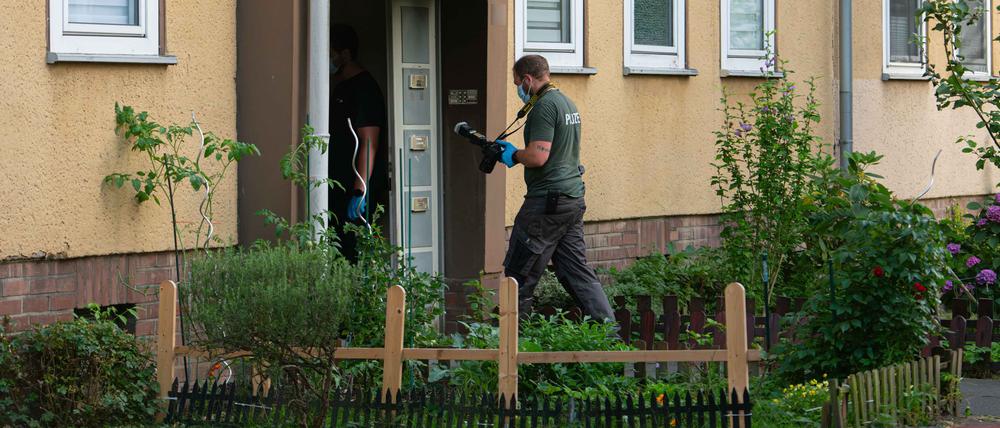 Die Polizei Dormagen fand am Freitagnachmittag in einer Wohnung eine 37-jährige Tote.
