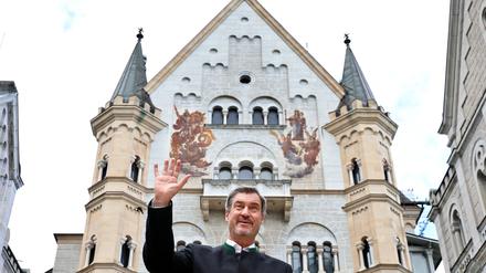 Hat genug Schlösser, muss aber sparen:  Markus Söder (CSU), Ministerpräsident von Bayern, im Innenhof des Schlosses Neuschwanstein.