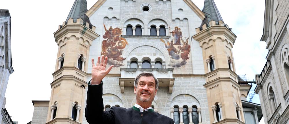 Hat genug Schlösser, muss aber sparen:  Markus Söder (CSU), Ministerpräsident von Bayern, im Innenhof des Schlosses Neuschwanstein.