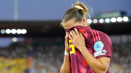 Traurig: Carlotta Wamser nach ihrem Platzverweis.