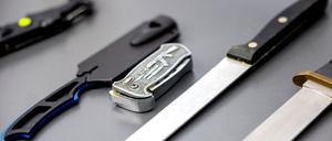 In den Berliner U- und S-Bahnen, Bussen und Trams sind in Zukunft Messer und andere Waffen grundsätzlich verboten. (Symbolbild)