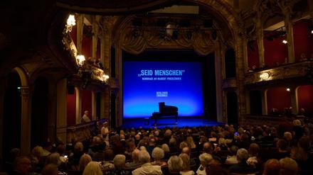 Im Berliner Ensemble findet eine Gedenkveranstaltung für Margot Friedländer unter dem Motto „Seid Menschen“ statt.
