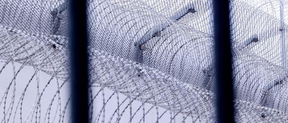 Die Flucht eines Häftlings in der Tasche eines Mitgefangenen fiel erst nach 24 Stunden auf. (Archivbild)