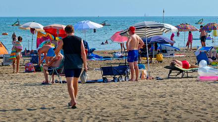 Ein Strand ist in Italien zu sehen.
