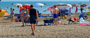 Ein Strand ist in Italien zu sehen.