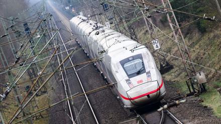 Eine Weichenstörung zwischen Berlin und Wolfsburg hat zu Behinderungen im Bahnverkehr geführt. (Symbolbild) 