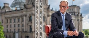 Mit dem Reichstagsgebäude hinter sich hat Bundeskanzler Friedrich Merz (CDU) am Sonntagabend Fragen der ARD beantwortet.