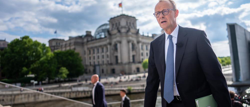 Friedrich Merz auf dem Weg zum Interview.