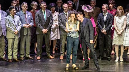 Stephan Märki wird zum Ende der aktuellen Spielzeit vom Publikum, dem Ensemble und den Mitarbeitern als Intendant des Staatstheaters Cottbus verabschiedet.