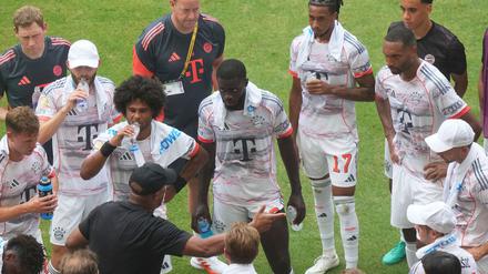 Bei der Club-WM - hier zu sehen Spieler des FC Bayern - gab es immer wieder Trinkpausen zur Erholung. 