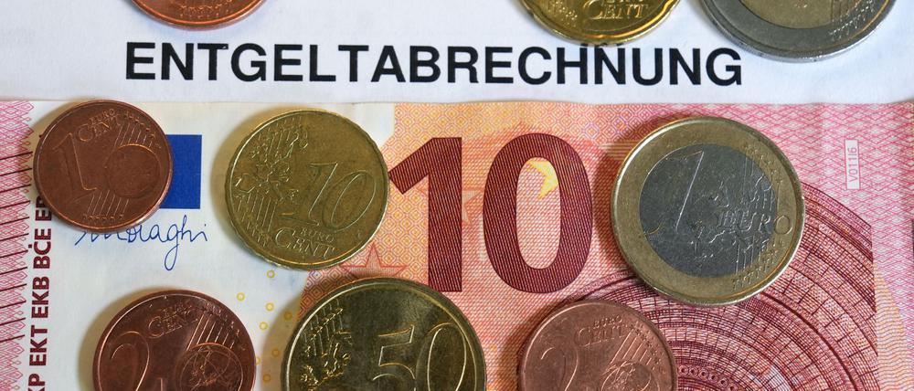 Der gesetzliche Mindestlohn steigt hierzulande 2026 auf 13,90 Euro. 