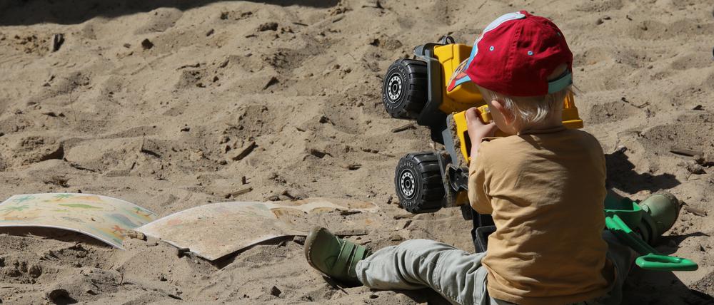 2599 Kinder wurden 2024 in Brandenburg von Tagesmüttern oder Tagesvätern betreut. (Symbolbild)