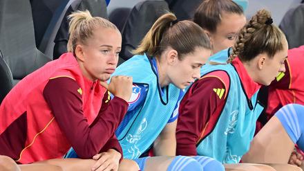 Torjägerin Lea Schüller (l.): Läuft nicht so für das deutsche EM-Team.
