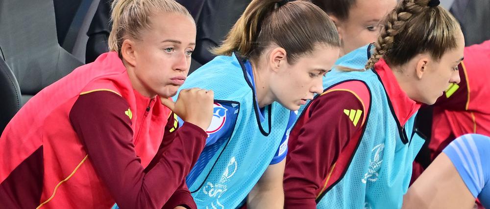 Torjägerin Lea Schüller (l.): Läuft nicht so für das deutsche EM-Team.