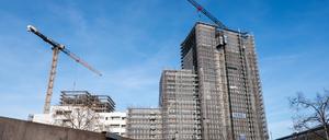 Baukräne an der Urania in Charlottenburg-Wilmersdorf.