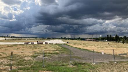 Es braut sich was zusammen über dem Tempelhofer Feld.