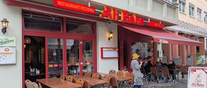 Das vor allem für seine Mini-Pizza bekannte Restaurant Ali Baba an der Charlottenburger Bleibtreustraße hat nach einjähriger Schließung wiedereröffnet.