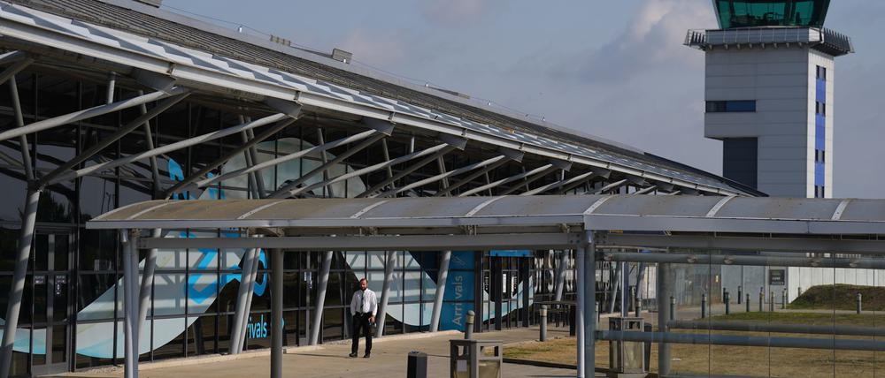 Der Flughafen London Southend bleibt nach dem Absturz eines Geschäftsflugzeugs vorübergehend geschlossen.