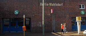 Straßenszene in Berlin-Mahlsdorf.