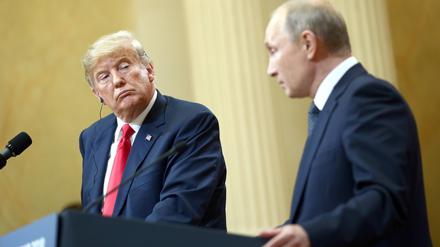 News Bilder des Tages HELSINKI, FINLAND  JULY 16, 2018: US President Donald Trump (L) and Russia s President Vladimir Putin give a joint news conference following their meeting at the Presidential Palace. Valery Sharifulin/TASS PUBLICATIONxINxGERxAUTxONLY TS089D19  
