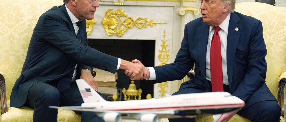 USA und Nato sprechen über Waffendeal.