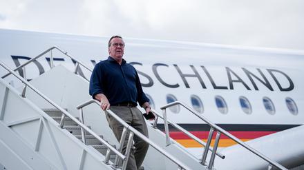 Boris Pistorius (SPD), Bundesminister der Verteidigung, kommt mit dem Airbus A350 der Luftwaffe auf dem Flughafen in Washington-Dulles an.