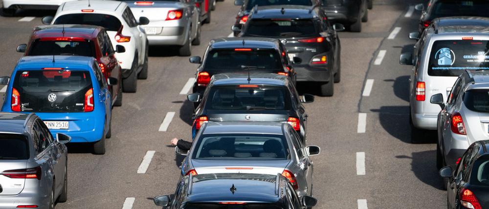 Die Menschen in Deutschland sind vergangenes Jahr wieder weiter mit ihren Autos gefahren. (Archivbild)