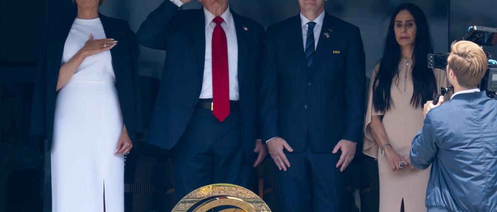 US-Präsident Donald Trum (2. v.l.) und FIFA-Boss Gianni Infantino (2.v.r.) waren beim Finale der Club-WM sehr präsent.