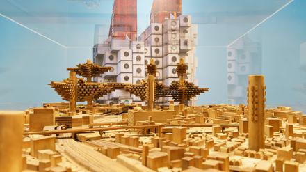 Visionen für Tokio: Wohnturm mit 140 Kapseln von Kisho Kurokawa (1972, hinten) sowie Wohnungen, die auf Pylonen über der Stadt schweben von Arata Isozaki (1962, vorne). 