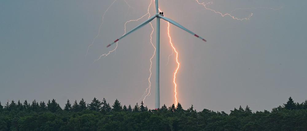 Gewitter treten in den kommenden Tagen in Deutschland immer wieder mal auf. (Symbolbild)