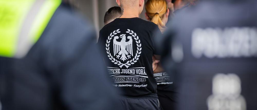 Die Gruppe „Deutsche Jugend voran“ zieht auch in Berlin junge Leute an. (Archivbild)