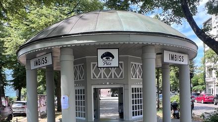 Das Imbiss-Büdchen am Richardplatz im neuen Gewand.