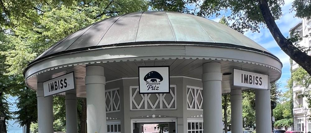 Das Imbiss-Büdchen am Richardplatz im neuen Gewand.