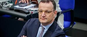 Jens Spahn (CDU), Vorsitzender der Unions-Fraktion im Bundestag, nimmt an der Sitzung des Bundestags teil. Ein Tagesordnungspunkt ist die Wahl von Richtern für das Bundesverfassungsgericht. 