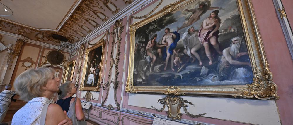 Restaurierte Bilder in der Oberen Galerie im Neuen Palais, Potsdam.